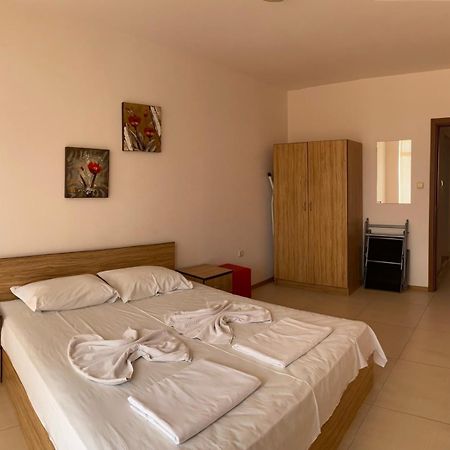 Grand Kamelia Apartments Pantai Sunny Luaran gambar