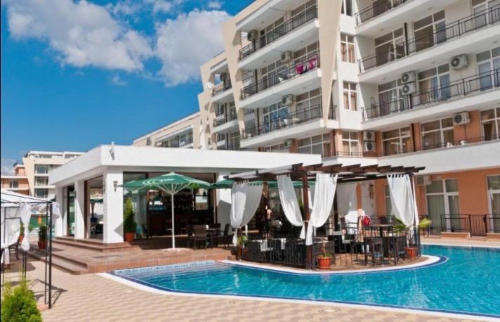 Grand Kamelia Apartments Pantai Sunny Luaran gambar