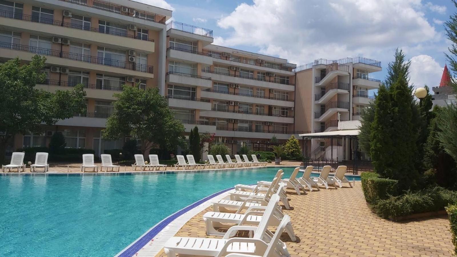 Grand Kamelia Apartments Pantai Sunny Luaran gambar