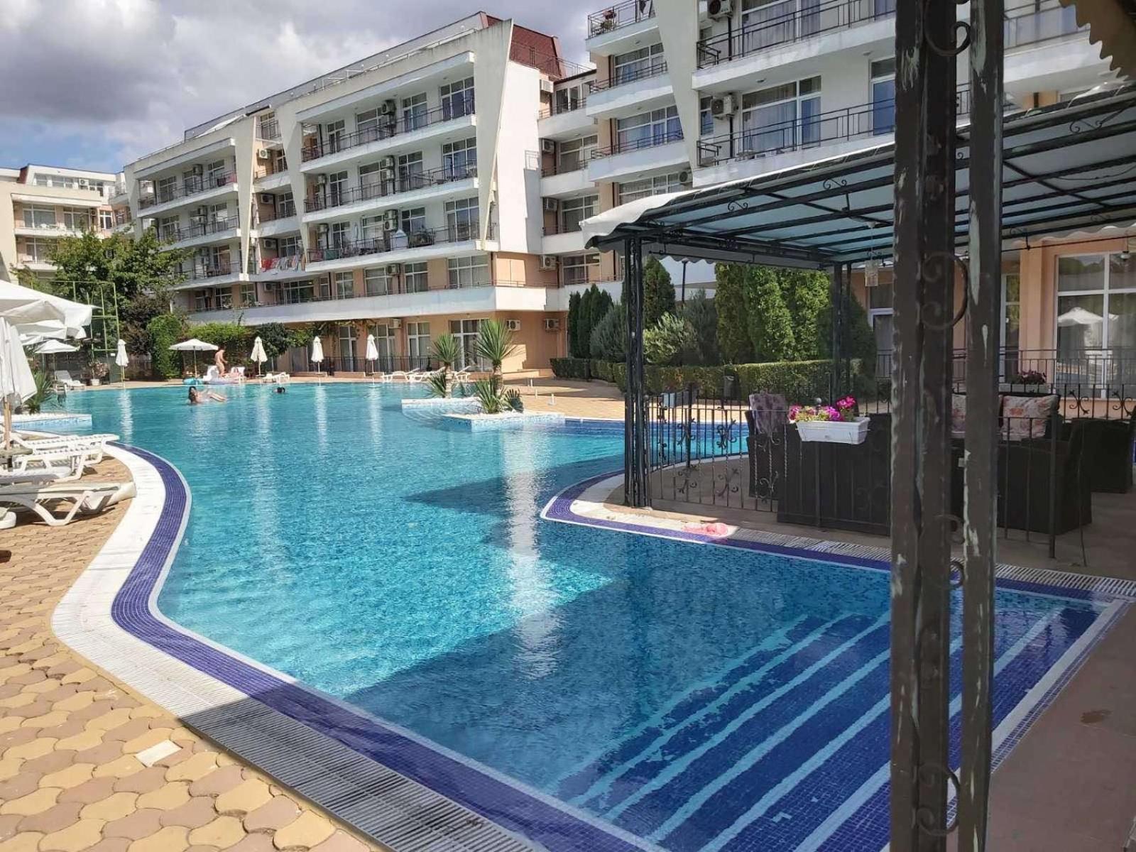 Grand Kamelia Apartments Pantai Sunny Luaran gambar